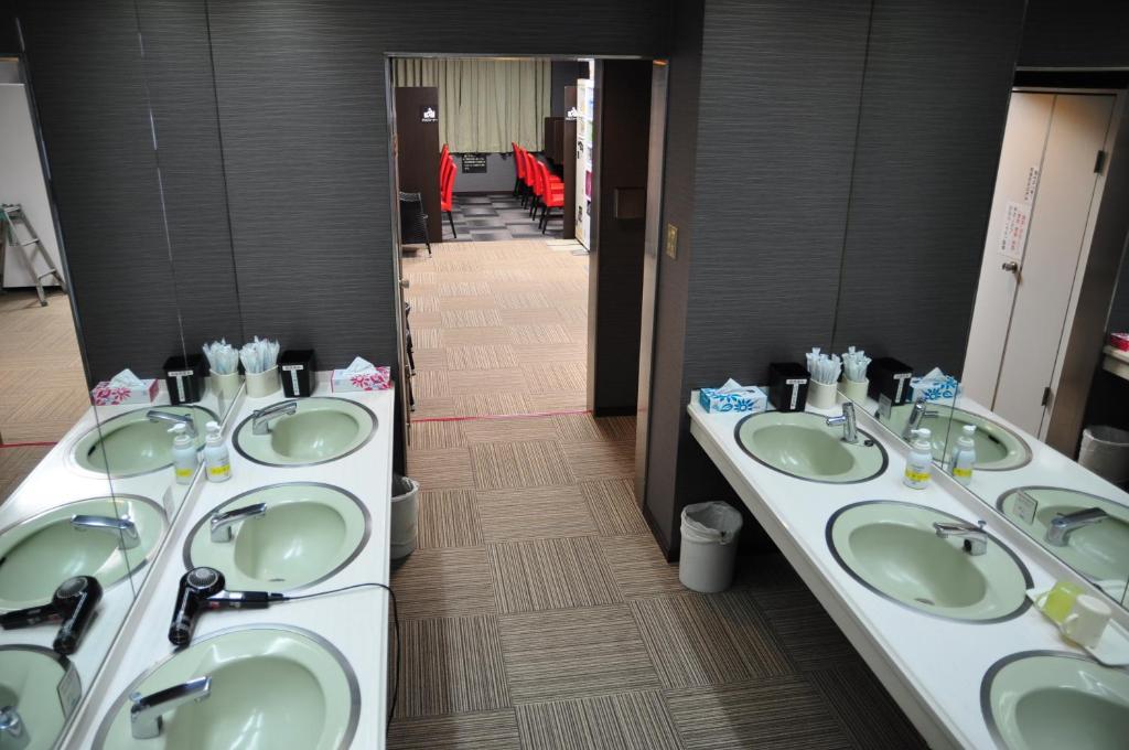 Capsule Hotel & Sauna Ikebukuro Plaza Tokio Buitenkant foto